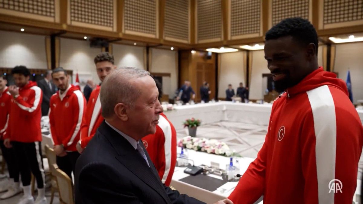 2025 Avrupa Basketbol Şampiyonası: A Milli Takımımızın Gümüş Madalyası ve Cumhurbaşkanı Erdoğan’ın Külliyedeki Kutlaması