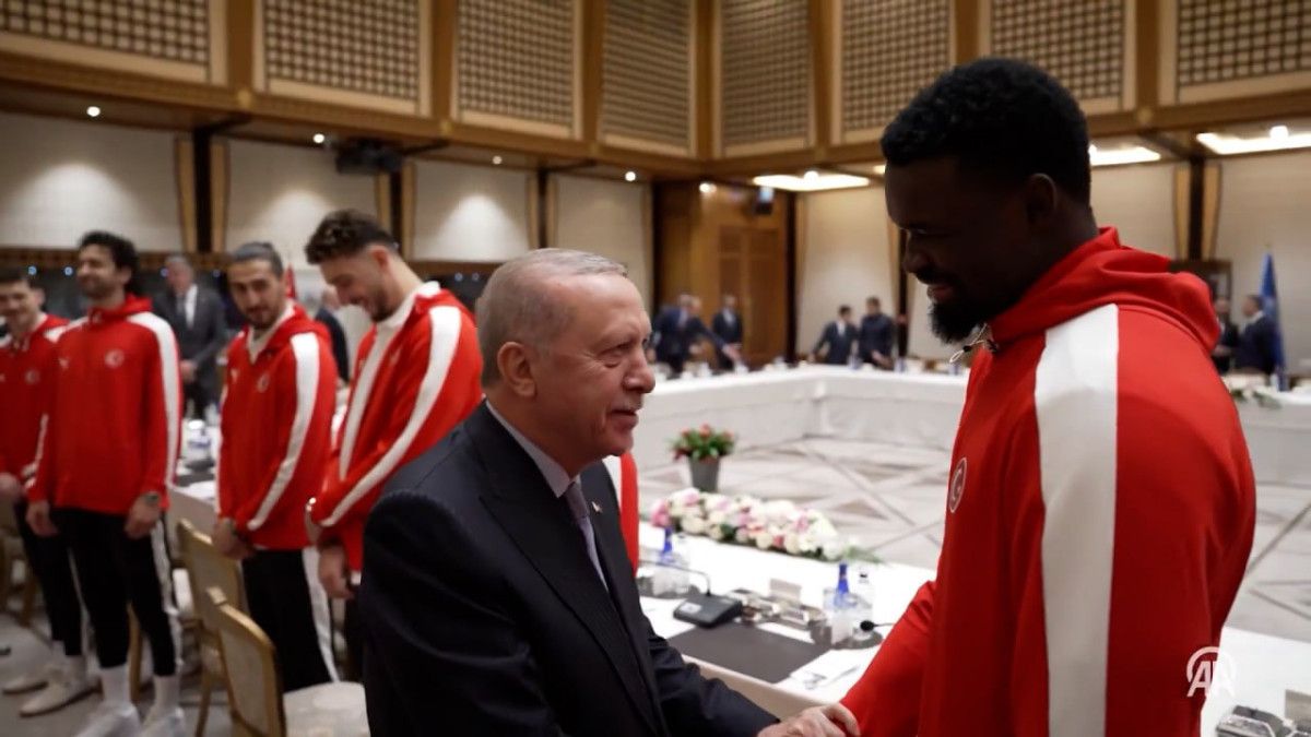 2025 Avrupa Basketbol Şampiyonası: A Milli Takımımızın Gümüş Madalyası ve Cumhurbaşkanı Erdoğan’ın Külliyedeki Kutlaması