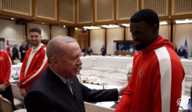 2025 Avrupa Basketbol Şampiyonası: A Milli Takımımızın Gümüş Madalyası ve Cumhurbaşkanı Erdoğan’ın Külliyedeki Kutlaması