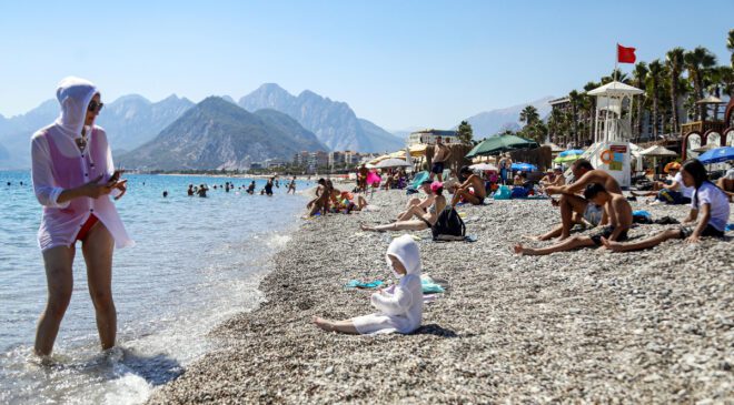 Antalya’da Eylül Günleri: Sıcaklık Zirvede, Denizde Neşeli Günler