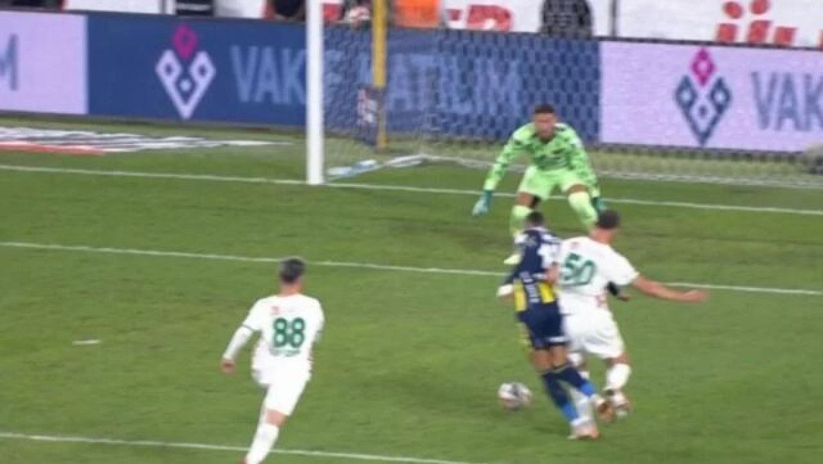 Fenerbahçe-Alanyaspor Maçında Hakem Tartışmaları ve Yorumlar (Gündem Değerlendirmesi)