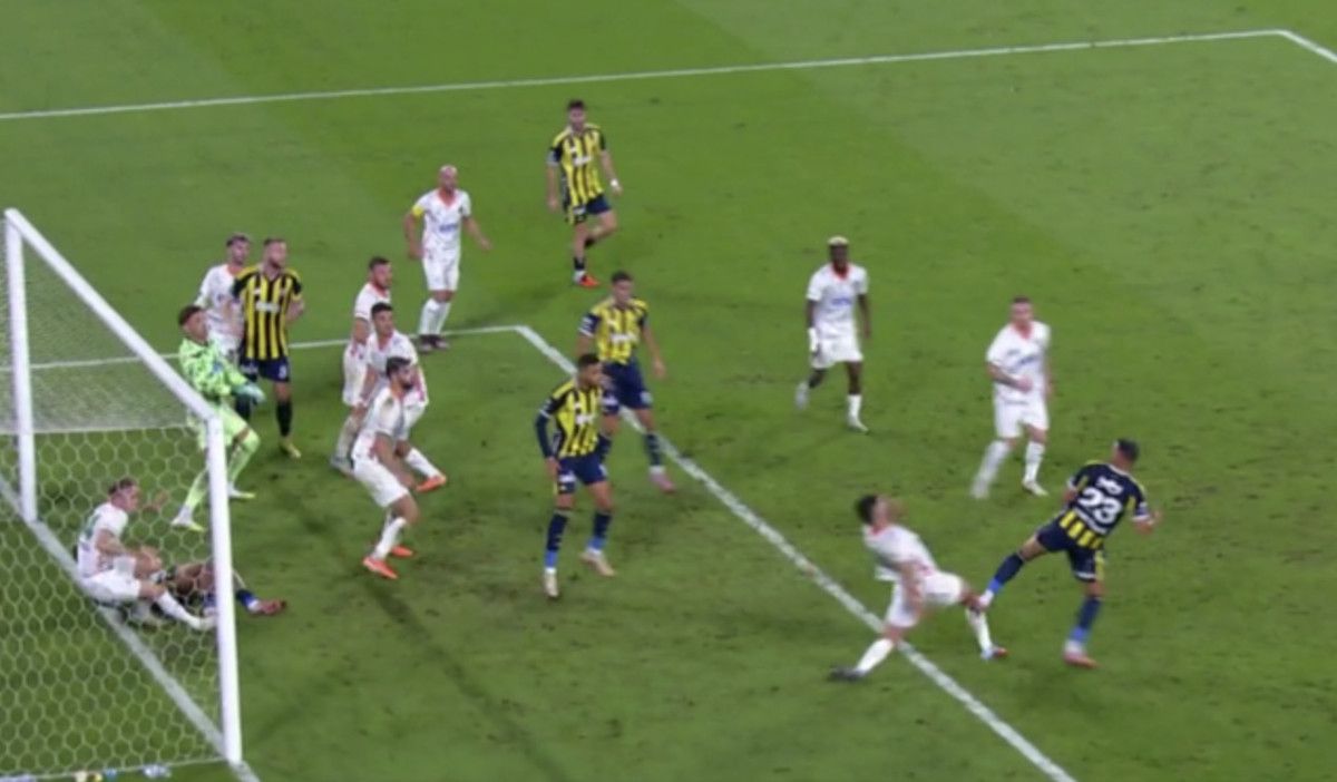 Fenerbahçe-Alanyaspor Maçında Hakem Tartışmaları ve Yorumlar (Gündem Değerlendirmesi)