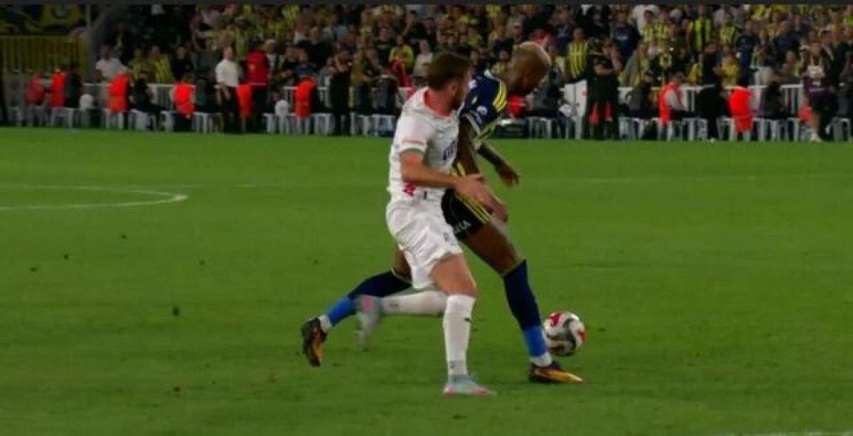 Fenerbahçe-Alanyaspor Maçında Hakem Tartışmaları ve Yorumlar (Gündem Değerlendirmesi)
