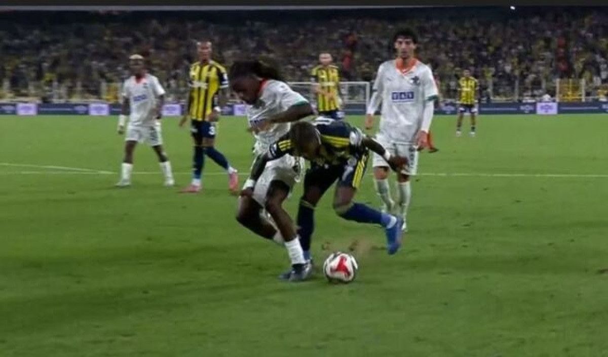 Fenerbahçe-Alanyaspor Maçında Hakem Tartışmaları ve Yorumlar (Gündem Değerlendirmesi)