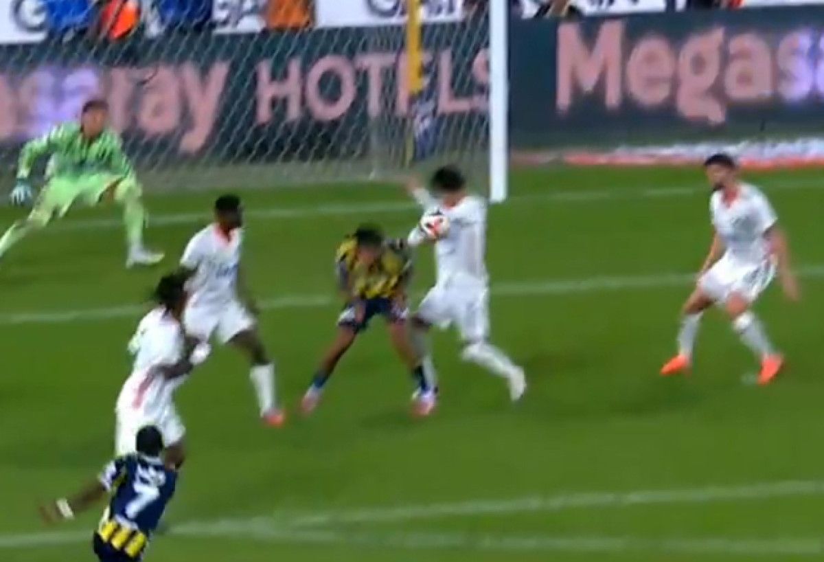 Fenerbahçe-Alanyaspor Maçında Hakem Tartışmaları ve Yorumlar (Gündem Değerlendirmesi)