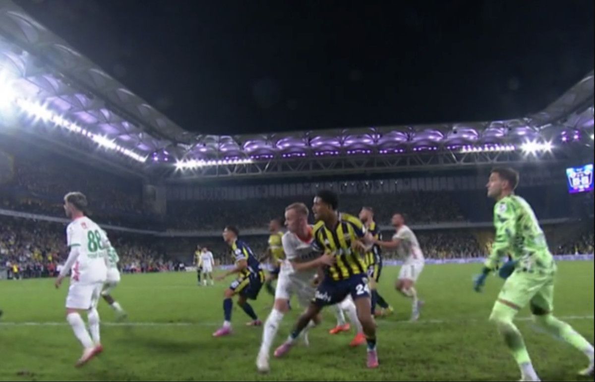 Fenerbahçe-Alanyaspor Maçında Hakem Tartışmaları ve Yorumlar (Gündem Değerlendirmesi)