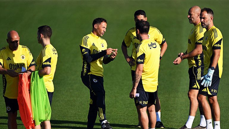 Fenerbahçe'de Tedesco İlk Gün: Birlik ve Hazırlık Üzerine Net Mesajlar