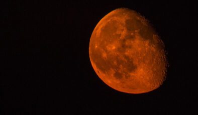 Gün Doğarken Kırmızı Tutulma: Atmosferin Efektleri ve Küresel Gözlemler