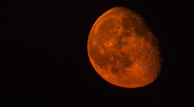 Gün Doğarken Kırmızı Tutulma: Atmosferin Efektleri ve Küresel Gözlemler