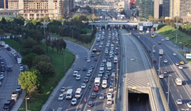 İstanbul’da Sabah Yoğunluğu: Köprüler ve E-5/Tem Otoyolu Üzerinde Başlayan Şehir Trafiği