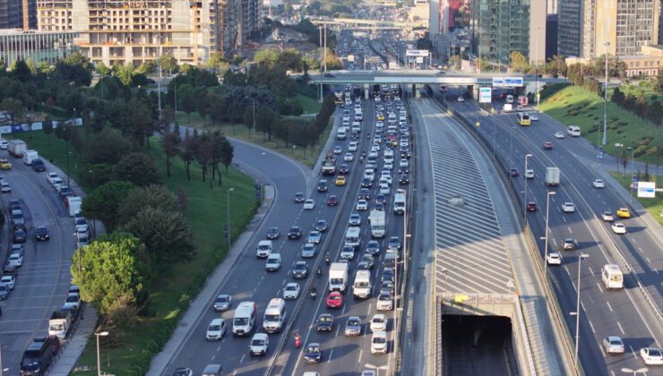 İstanbul’da Sabah Yoğunluğu: Köprüler ve E-5/Tem Otoyolu Üzerinde Başlayan Şehir Trafiği