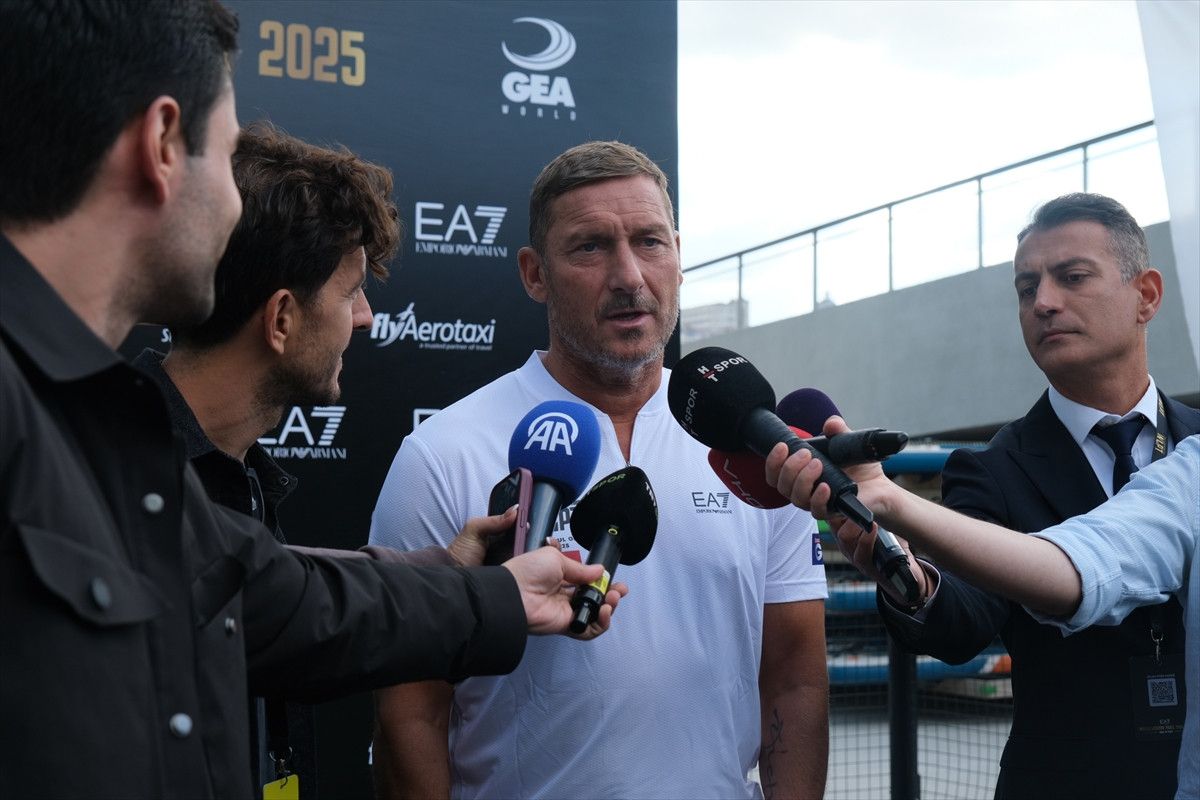 İstanbul'daki Dünya Efsaneler Padel Turnuvası'nda Üç Usta Futbolcudan Sıcak Mesajlar
