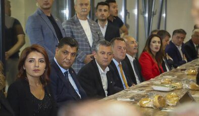 Önceki Dönem Milletvekiliyle Çiftin Nikah Şahidi: Özgür Özel’in Katılımı ve Anma Programı