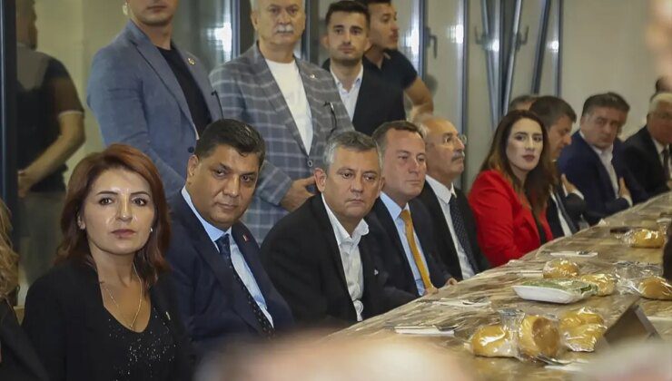 Önceki Dönem Milletvekiliyle Çiftin Nikah Şahidi: Özgür Özel’in Katılımı ve Anma Programı