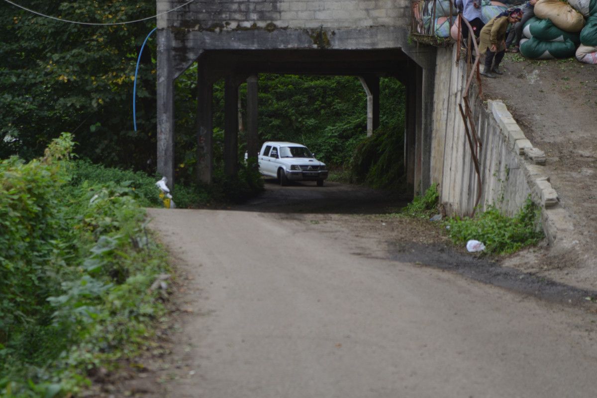 Rize’nin Tütüncüler Köyü’nde Yol Üstünde Çay Alımı: Tarihi Bir Çözüm