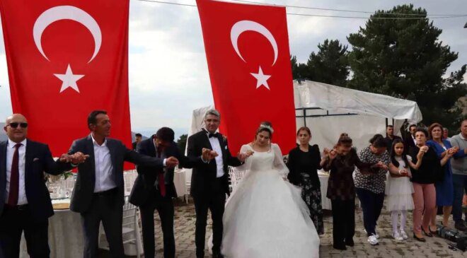 Şenkaya’da Düğün Şölene Dönüştü: Bürokratlar, Akademisyenler ve Vatandaşlar Şeşekaya’da Buluştu