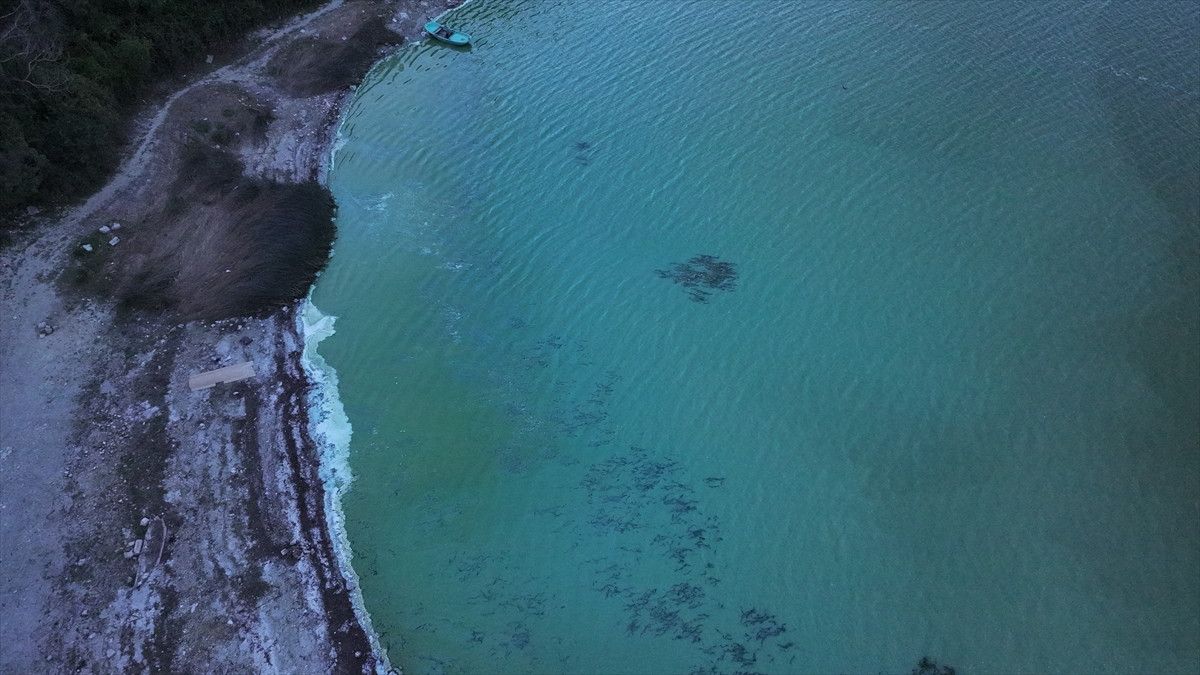 Terkos Barajı’nda Suların Renk Değişimi ve Kıyı Köşelerinde Köpükler: Drone Görüntüleri