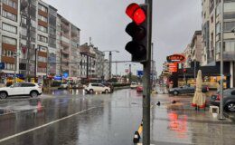 Trabzon Ortahisar’da Şiddetli Yağmur Kolaylıkları Zorladı: Su Birikintileri ve Trafik Aksamaları
