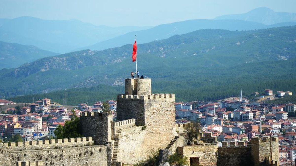 Türkiye’nin Gizli Topraklarında Yükselen Kaleler: Zilkale’den Güvercinada’ya Yolculuk