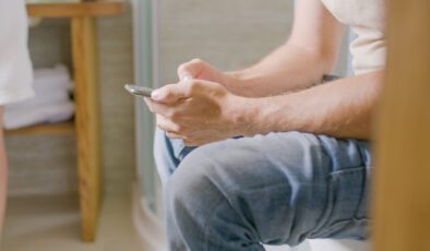 Tuvalet ve Akıllı Telefon: Hemoroid Riskinizi Artıran Sessiz Etkenler